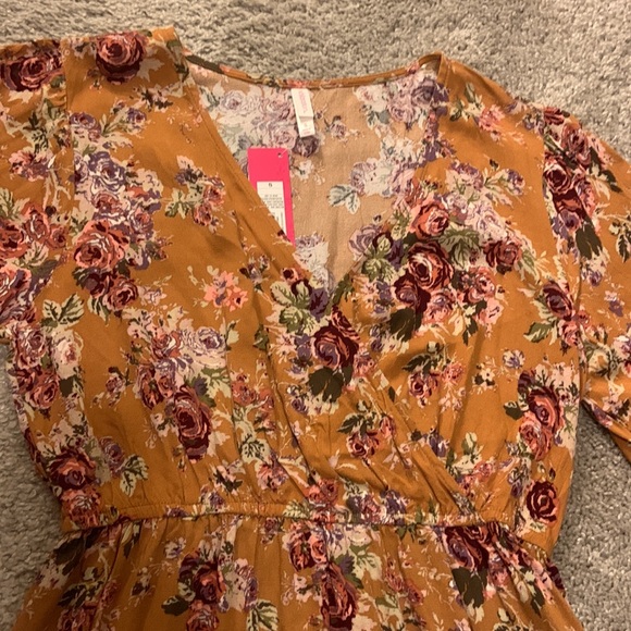 Brand New Flowy Floral Dress - Picture 2 of 4